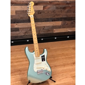 American Professional StratocasterMaple Neck Surf Green