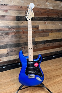 Fender Affnity Stratocaster Maple Neck Black Pickguard Lake Placid Blue Electric Guitar
